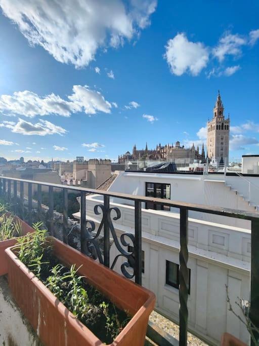 Lovely 1-Bedroom Loft With Terrace. Amazing View. Sevilla Exteriör bild